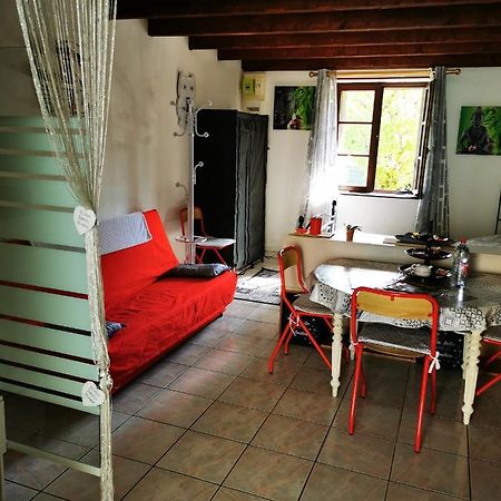 Studio très agréable totalement indépendant dans maison avec cour sans vis à vis Vittel Exterior foto