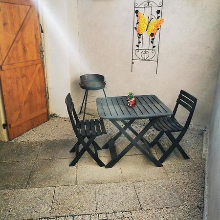 Studio très agréable totalement indépendant dans maison avec cour sans vis à vis Vittel Exterior foto