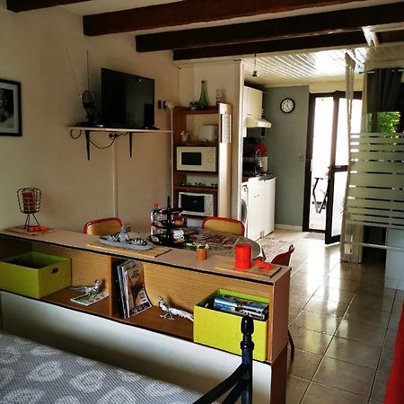 Studio très agréable totalement indépendant dans maison avec cour sans vis à vis Vittel Exterior foto
